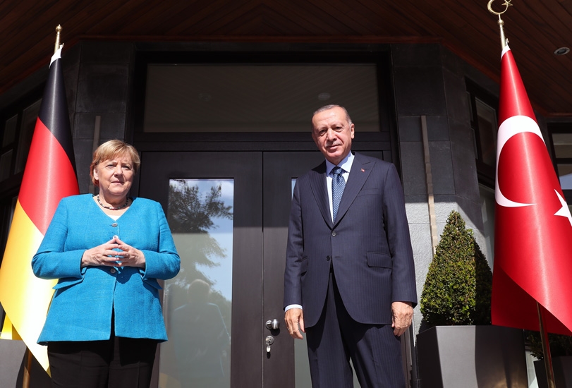 Cumhurbaşkanı Erdoğan ile Angela Merkel arasında güldüren 