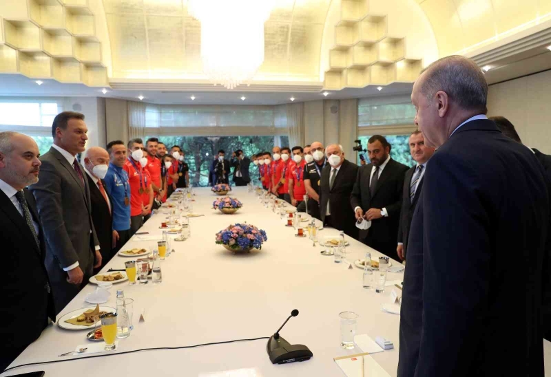 Cumhurbaşkanı Erdoğan, Ampute Futbol Milli Takımı’nı kabul etti