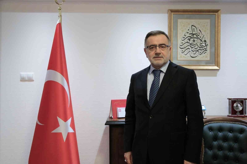 Türkiye Diyanet Vakfının yeni genel müdürü İzani Turan oldu
