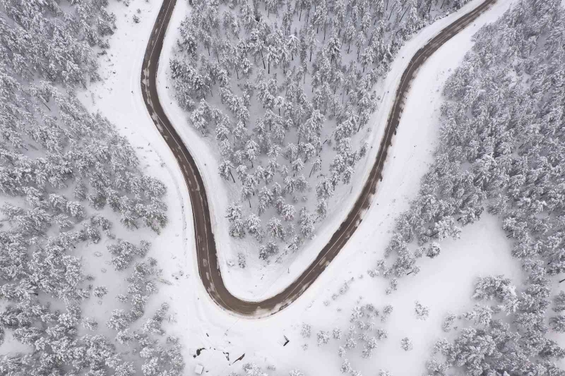 Karla beyaza bürünen Görecik Yaylası havadan görüntülendi