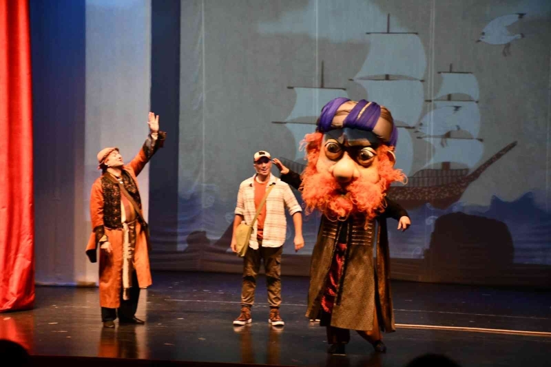 Çocuklar Türk dünyası kahramanlarını tiyatro ile öğrendi
