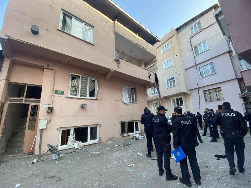 Bursa’da patlama sonucu sokak savaş alanına döndü
