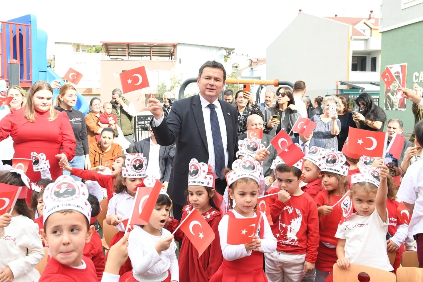 Bursa Osmangazi Belediyesi’nin kreşlerinde Cumhuriyet coşkusu